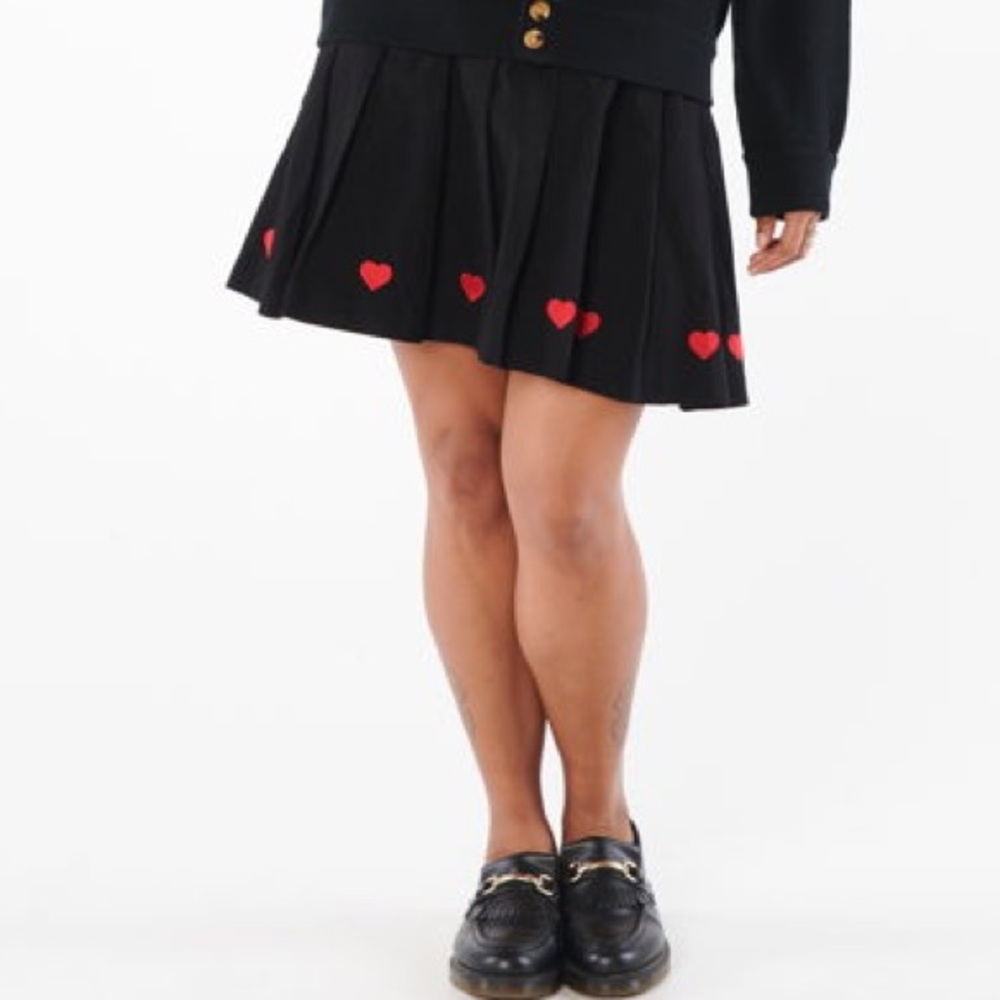 Tuesday of California NWT Serena skirt pleated with embroidered hearts, XS